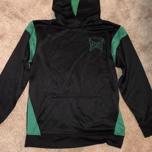 TAPOUT BLACK AND GREEN HOODIE SIZE 18/20